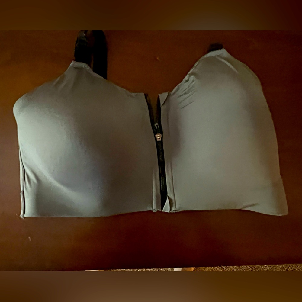 Torrid sports bra, 40DD, fully adjustable shoulder straps